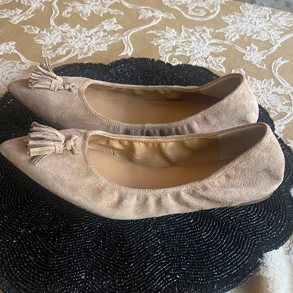 J Crew “Cora” Camel Suede Flats w Tassle - Sz 8.5 - Picture 4 of 5